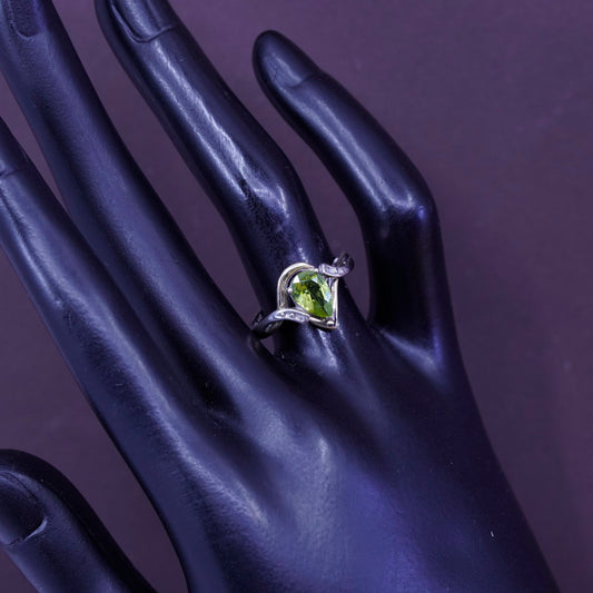 Size 7, vintage Sterling 925 silver 10K gold ring teardrop peridot and diamond