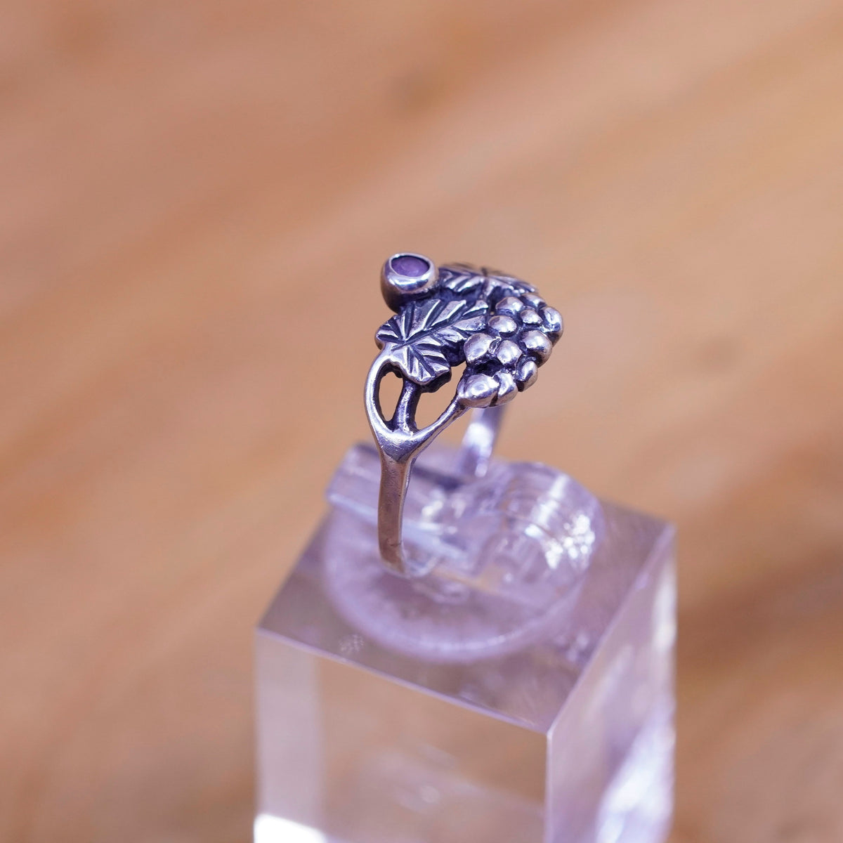 Size 7, vintage Sterling 925 silver handmade grapes leaves ring with amethyst