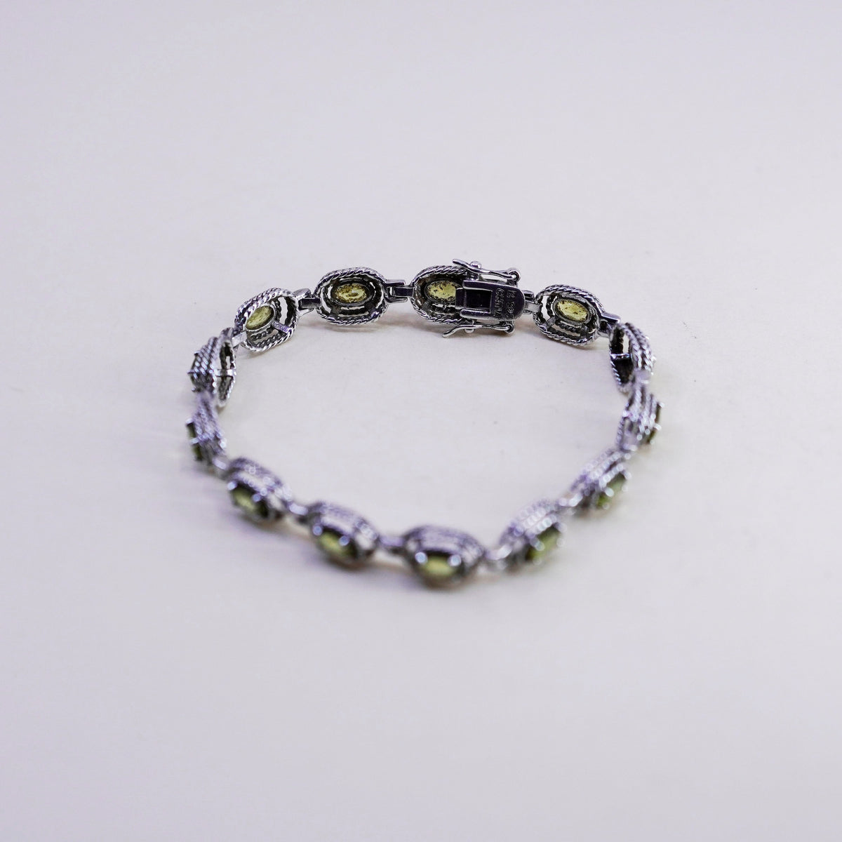 7”, Vintage Sterling 925 silver handmade bracelet with oval cut peridot