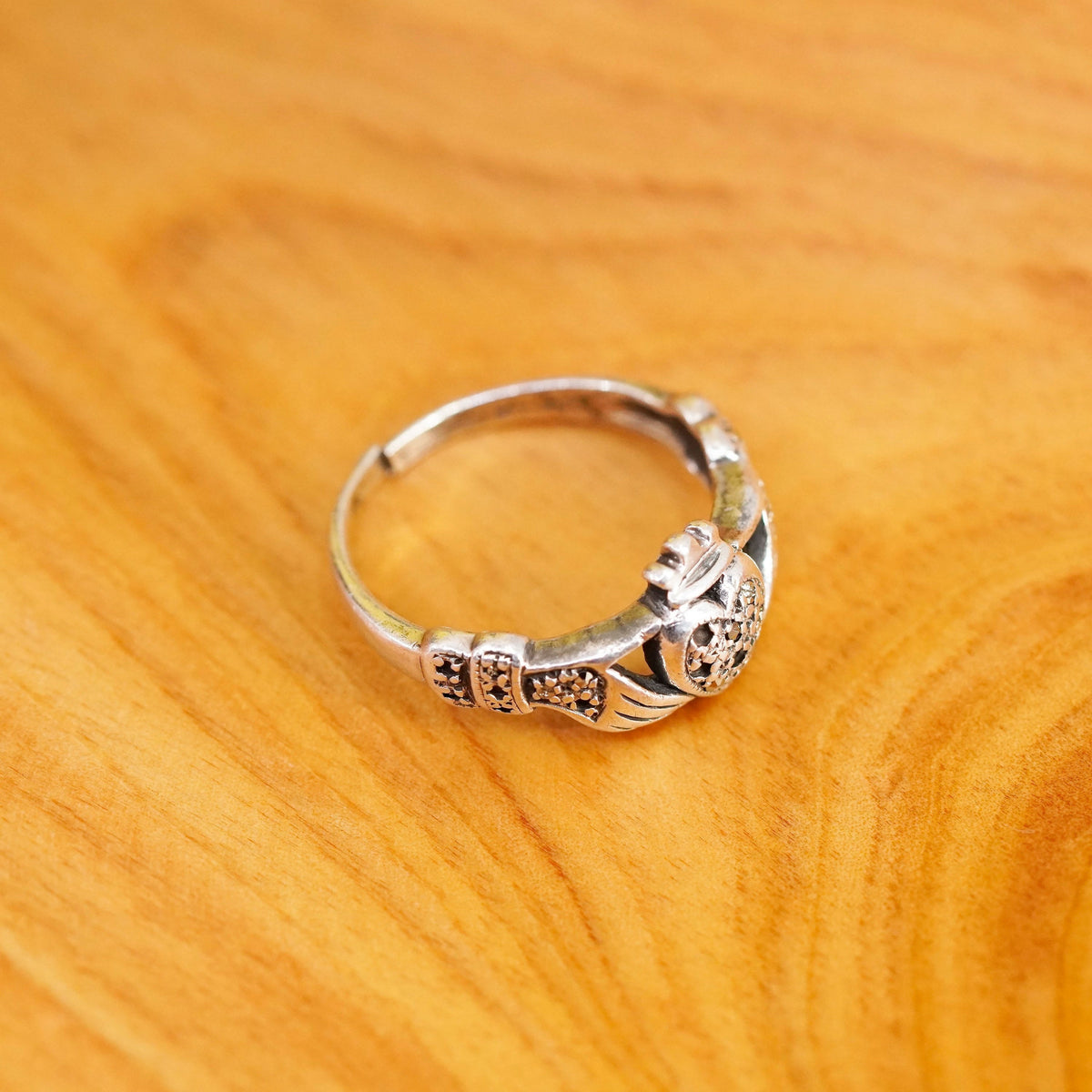 Size 8.75, Solvar sterling silver claddagh ring, holding topaz heart 925 band