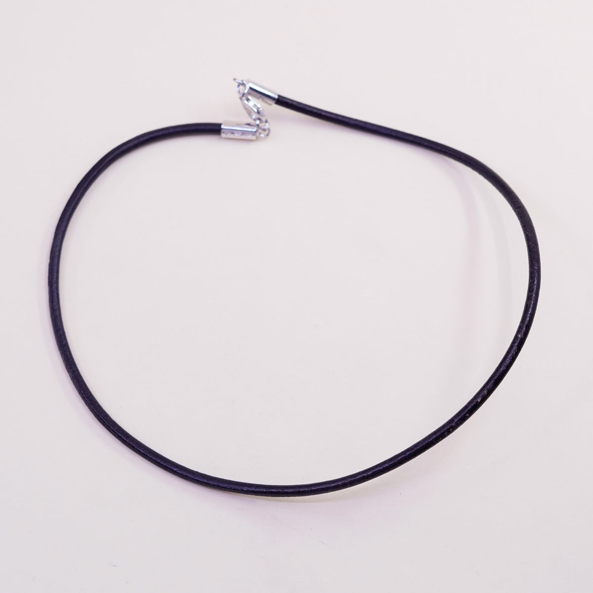 16”, Vtg silpada Sterling 925 Silver Clasp W/ black Leather Necklace