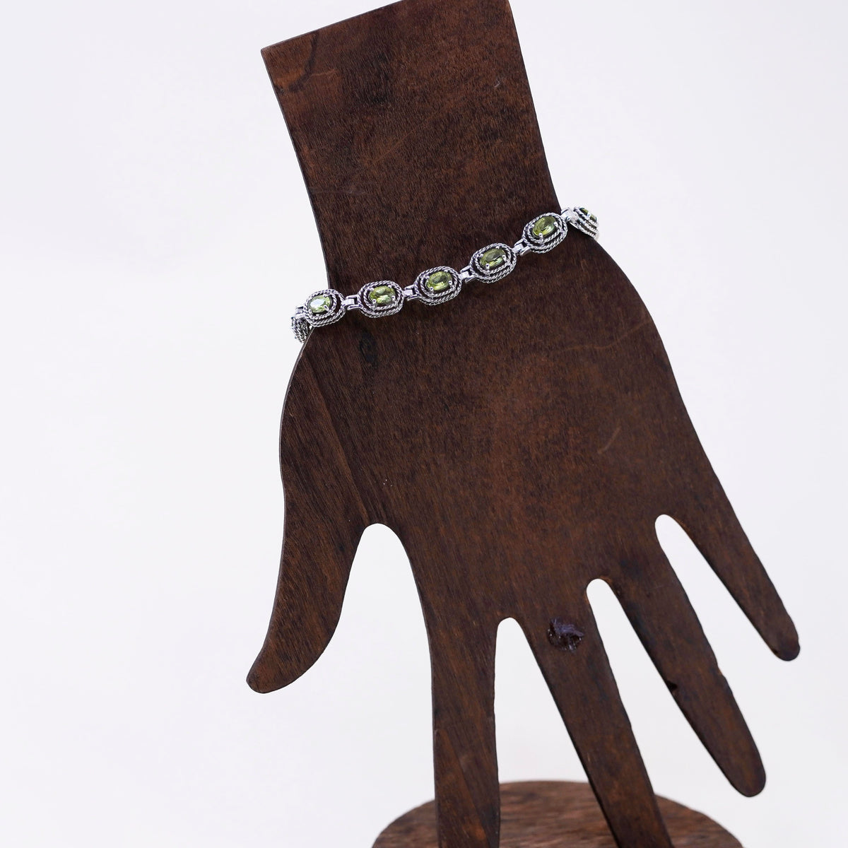 7”, Vintage Sterling 925 silver handmade bracelet with oval cut peridot
