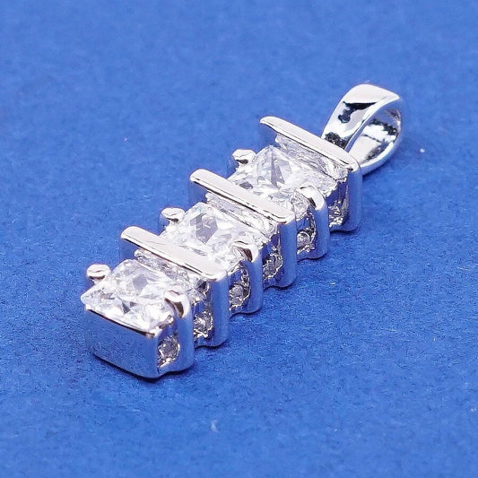 0.75”, vtg Sterling silver handmade pendant, 925 w/ crystal