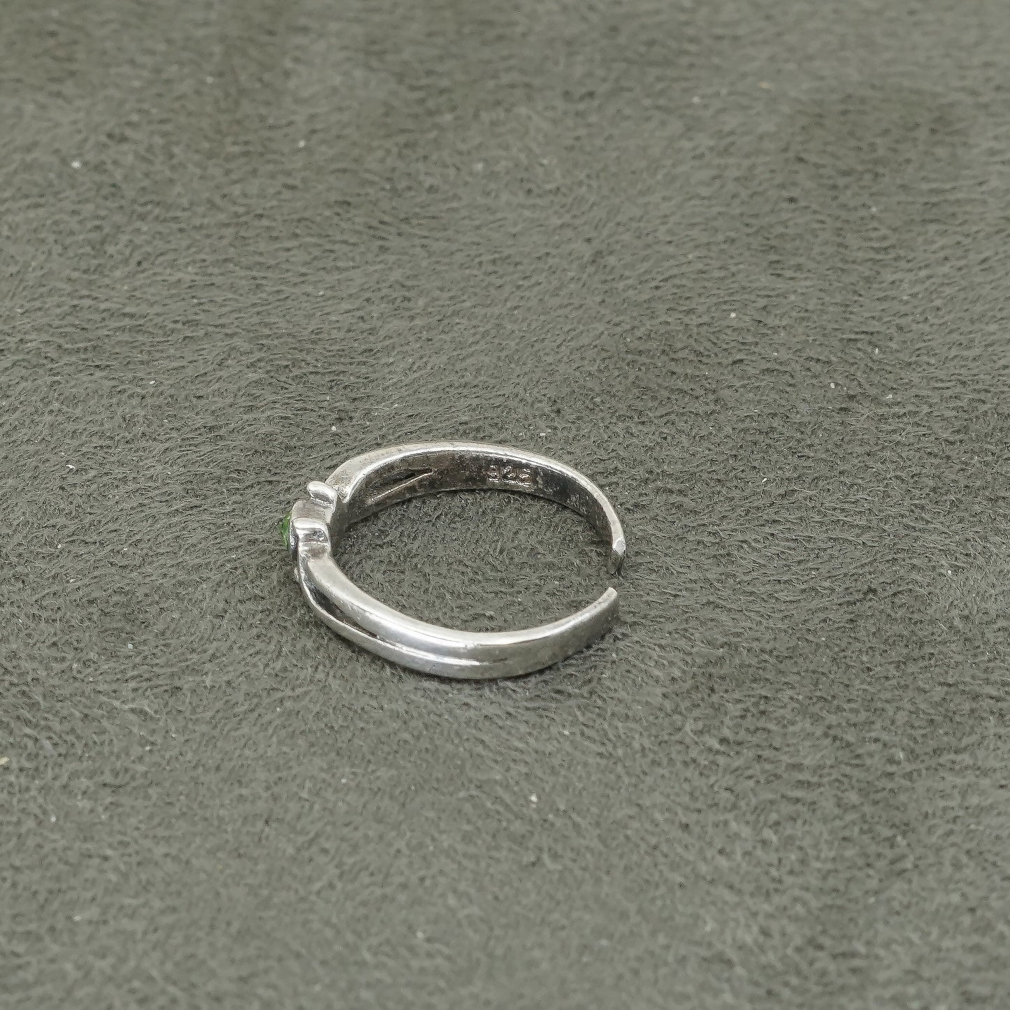 sz 4, vtg Sterling silver handmade ring, 925 band w/ green crystal