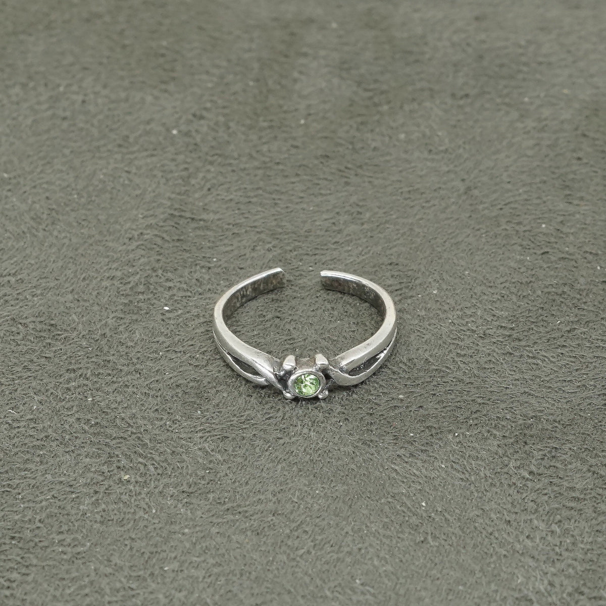 sz 4, vtg Sterling silver handmade ring, 925 band w/ green crystal