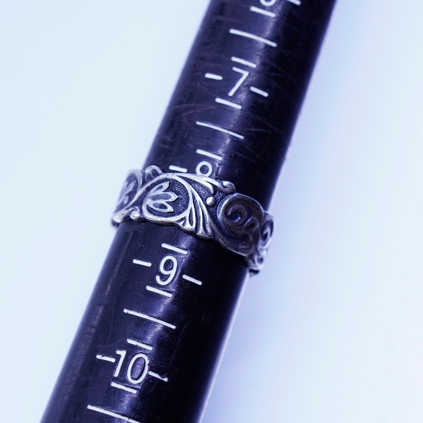 Size 8, vintage Native American Sterling 925 silver handmade ring, swirly band
