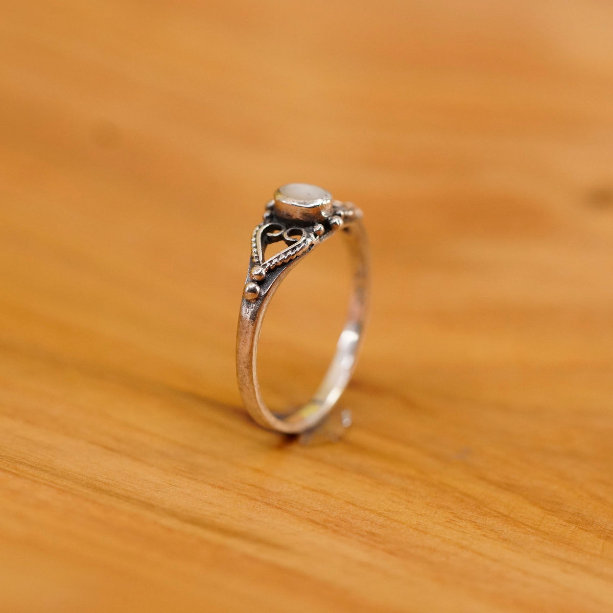Size 7, vintage Sterling 925 silver handmade ring with mother of pearl filigree