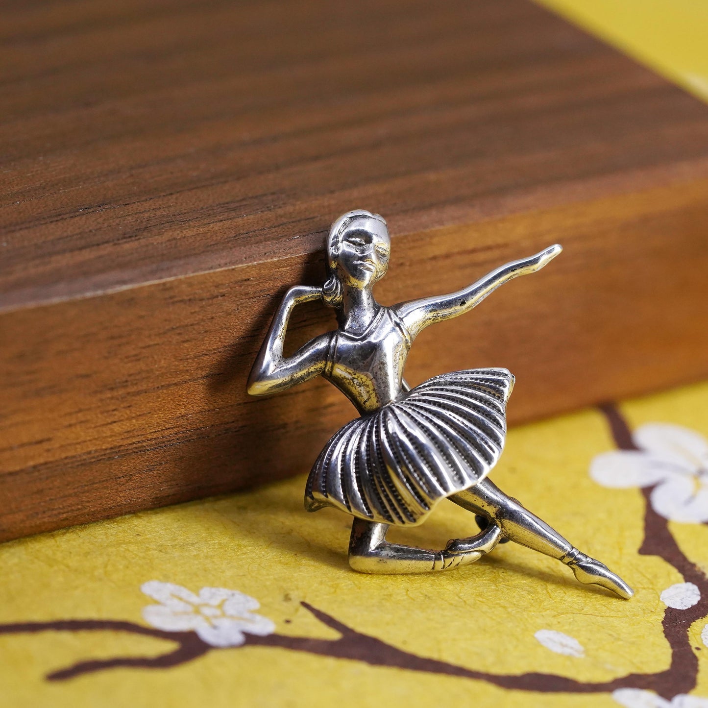 Vintage Sterling 925 silver Female ballet dancer ballerina brooch pin