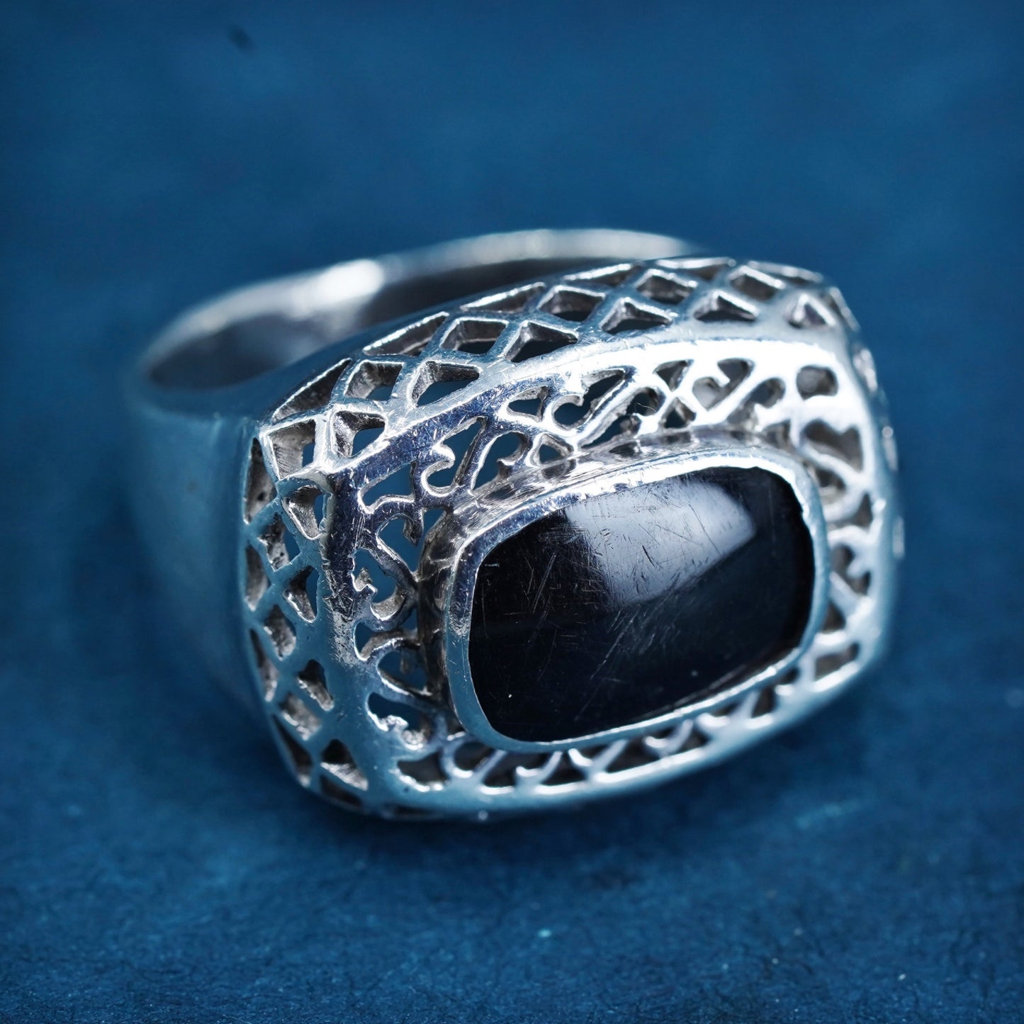 Size 7, vintage Sterling 925 silver handmade ring with onyx filigree details