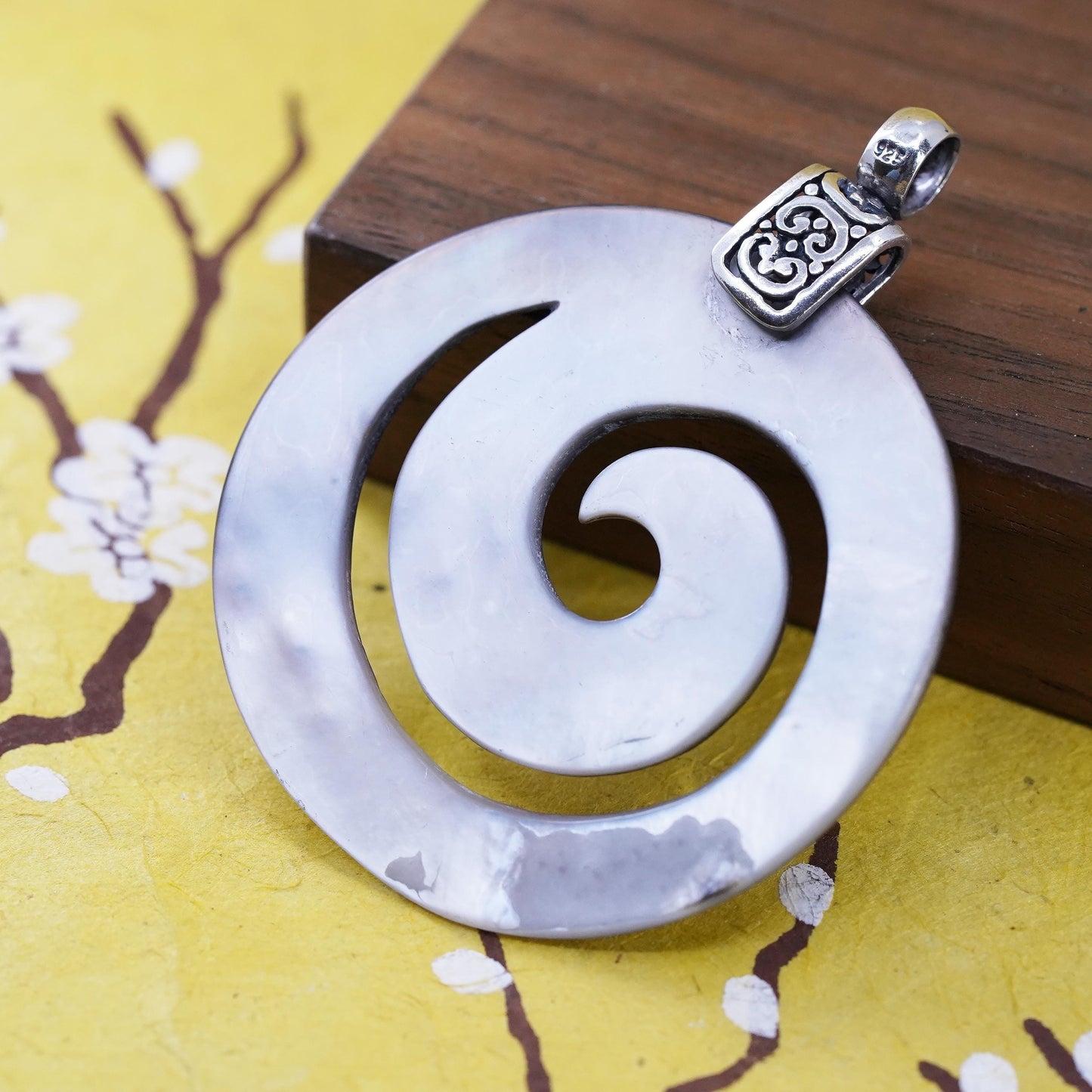 Vintage Sterling 925 silver handmade pendant swirl with round spiral abalone