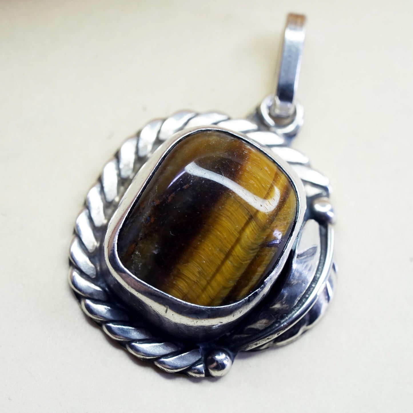 Vintage southwestern sterling 925 silver pendant with golden tiger eye feather