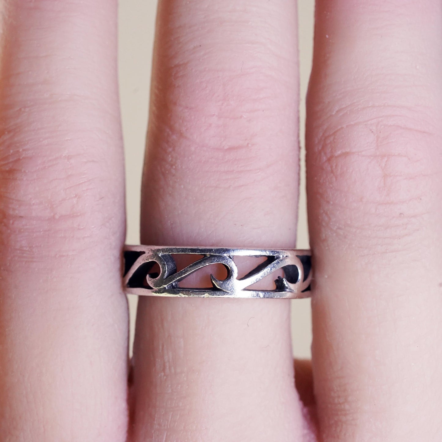 Size 7.5, VTG Sterling silver handmade ring, 925 open band swirl wave cutout