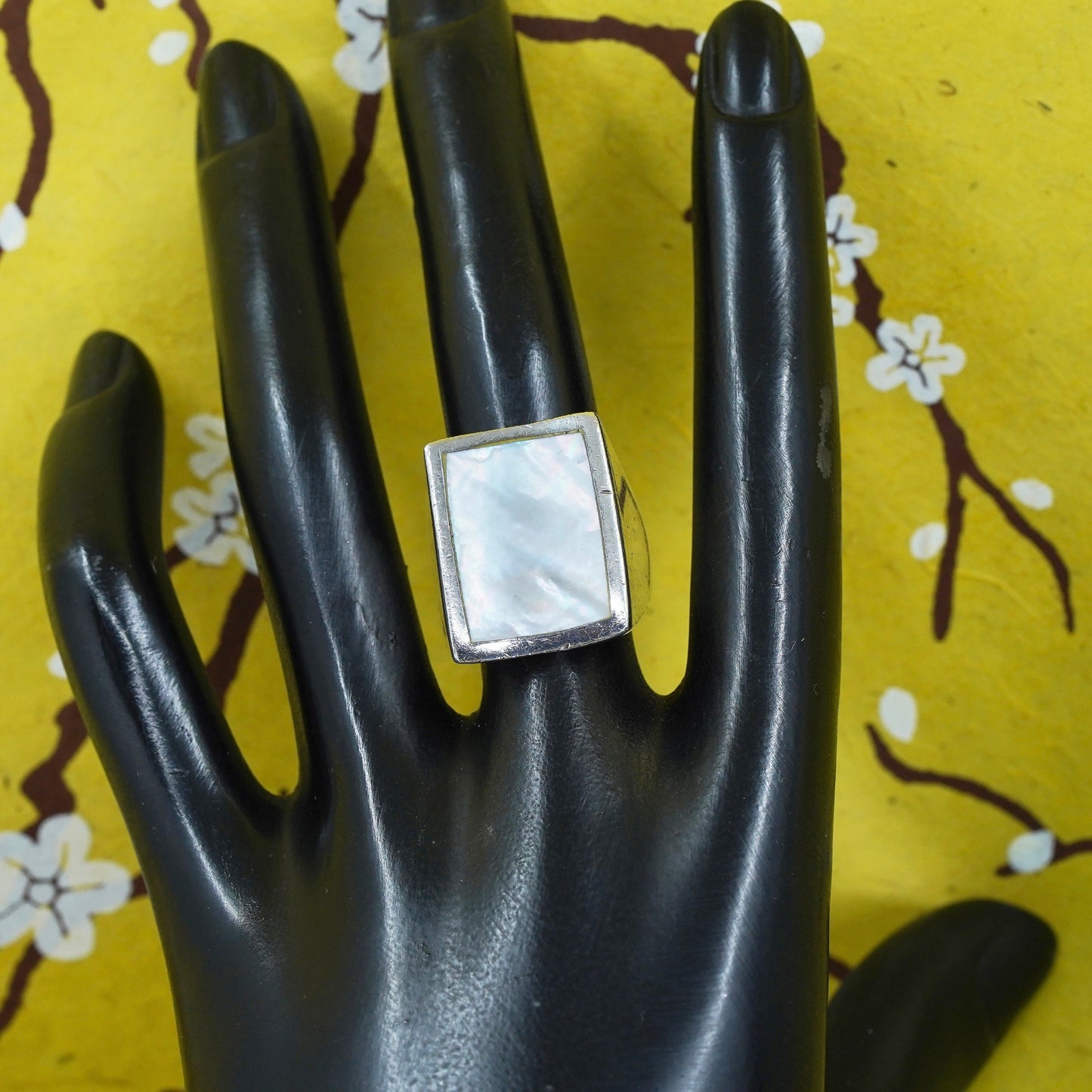 Size 7.5, Sterling silver ring, southwestern style, 925 band mother of pearl