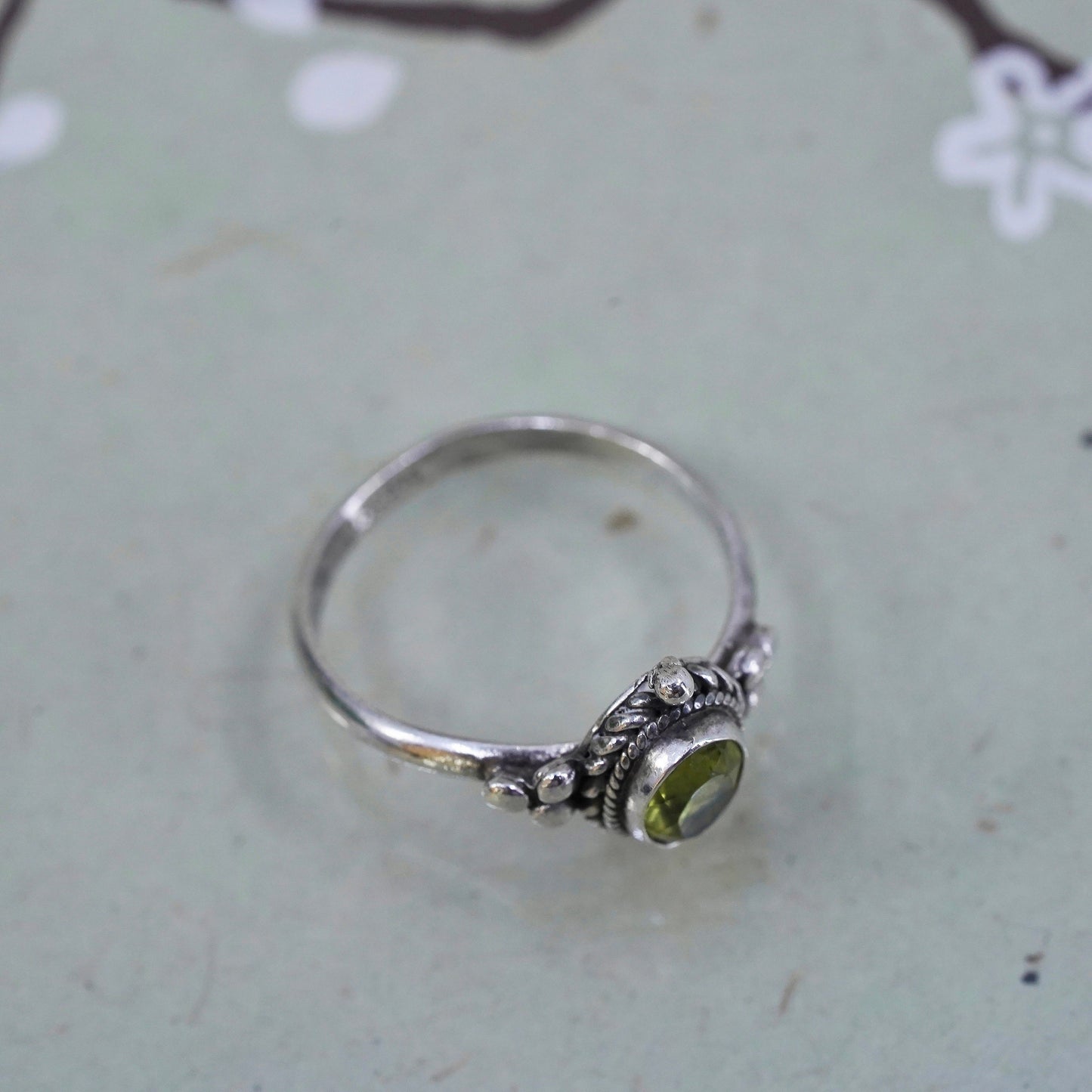 Size 7, Vintage sterling 925 silver handmade ring with peridot and beads