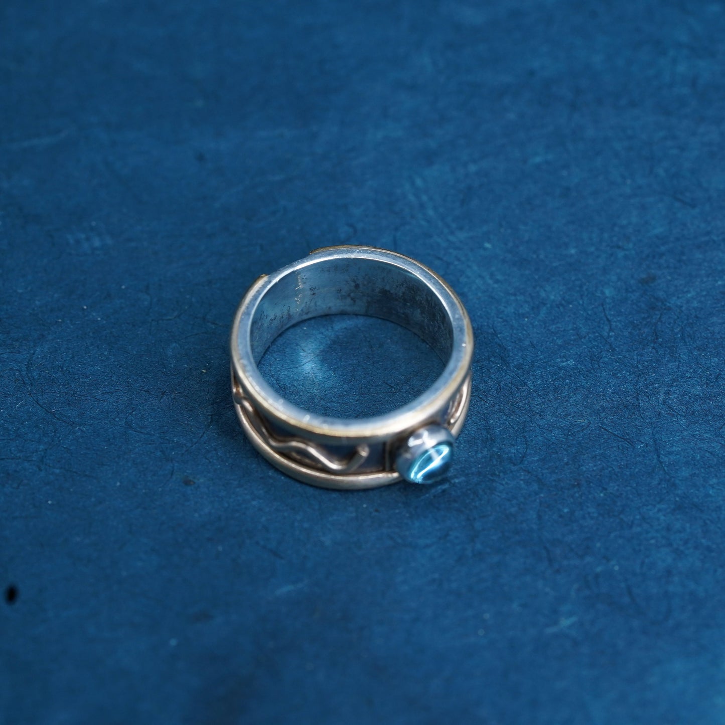 Size 5.75, two tone sterling silver band with blue crystal wavy lines, 925 ring