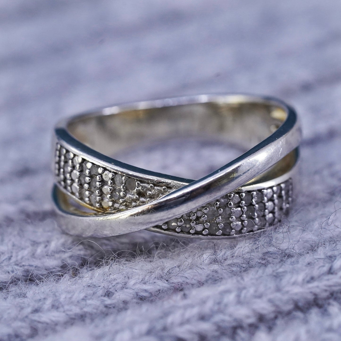 Size 9, vintage Sterling 925 silver entwined ring with genuine diamond
