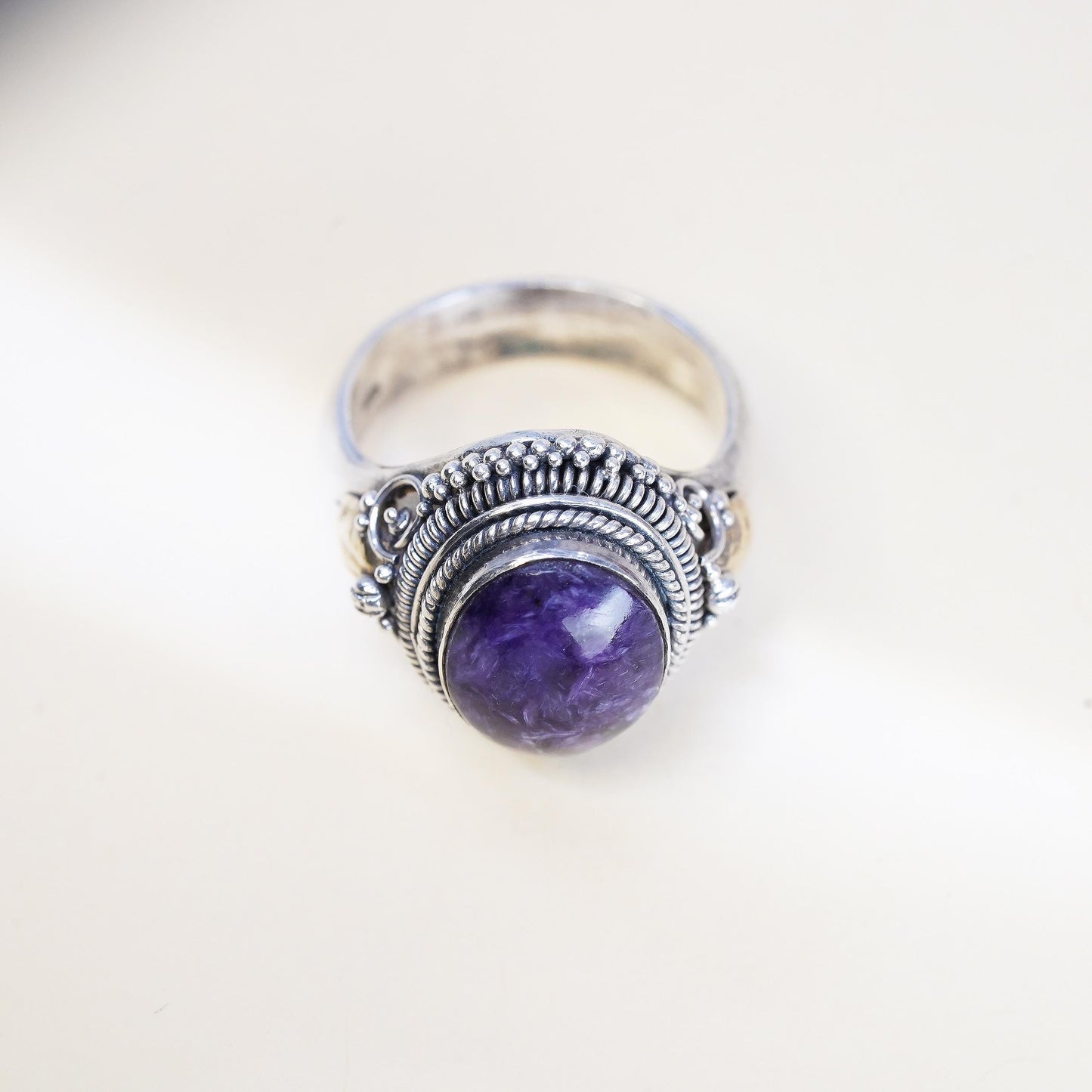 Size 7, VTG 925 Sterling silver ring with 14K Gold leaf, oval amethyst cable