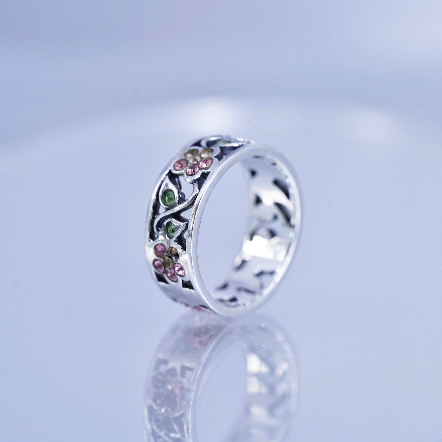 Size 5.5, vintage Sterling 925 silver flower band ring with cluster crystals