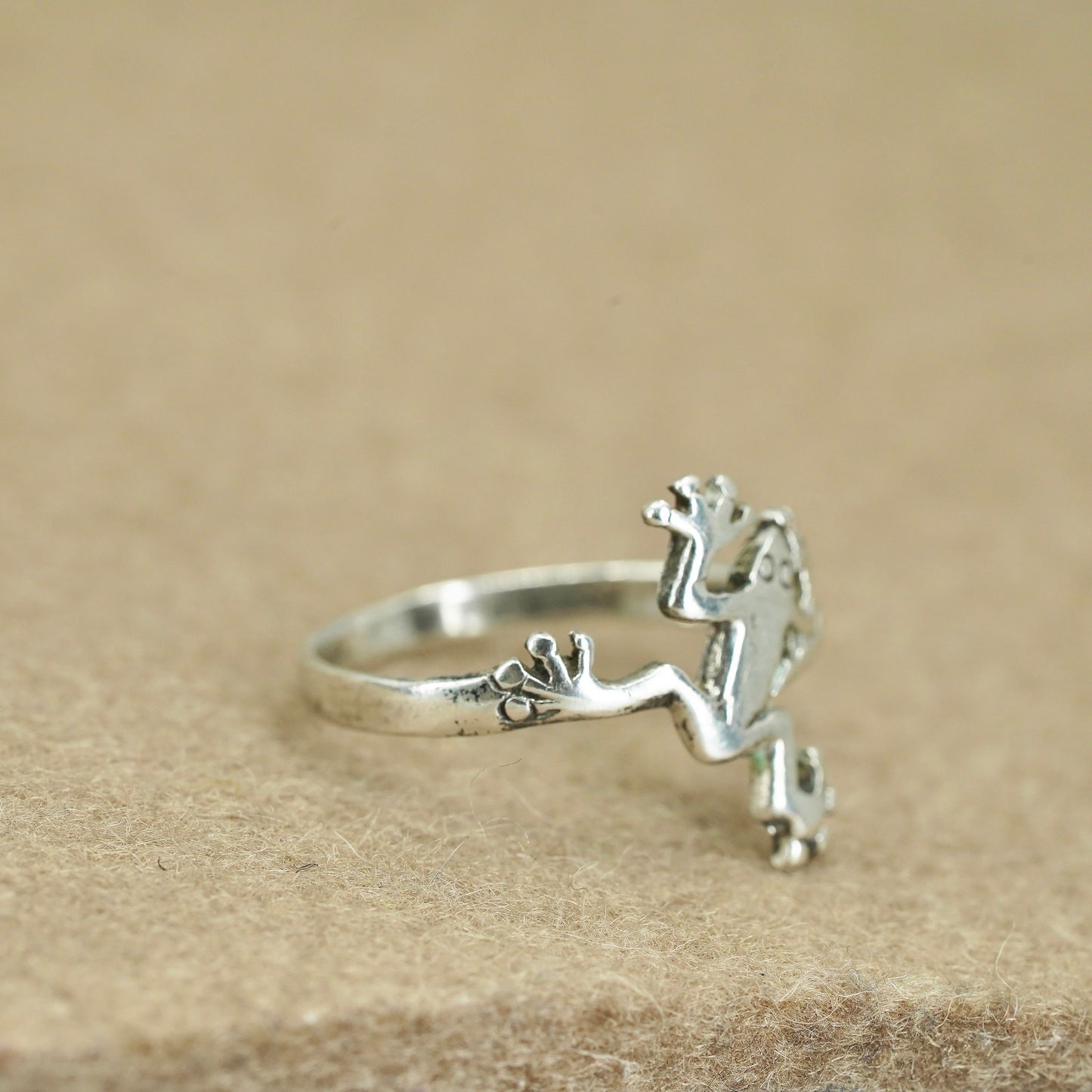 Size 8.5, vintage Mexican Sterling 925 silver handmade frog ring
