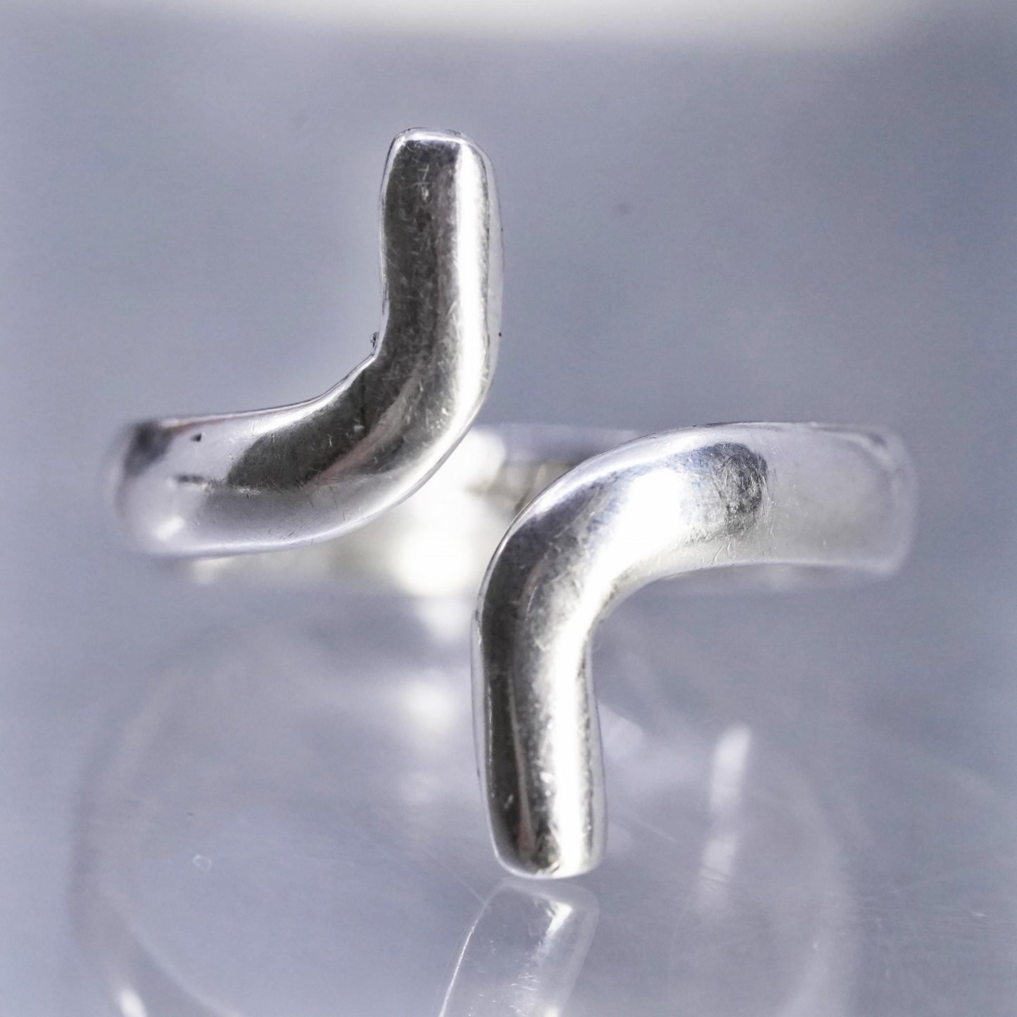 Size 9, vintage Mexican southwestern Sterling 925 silver ring, wrap cross band