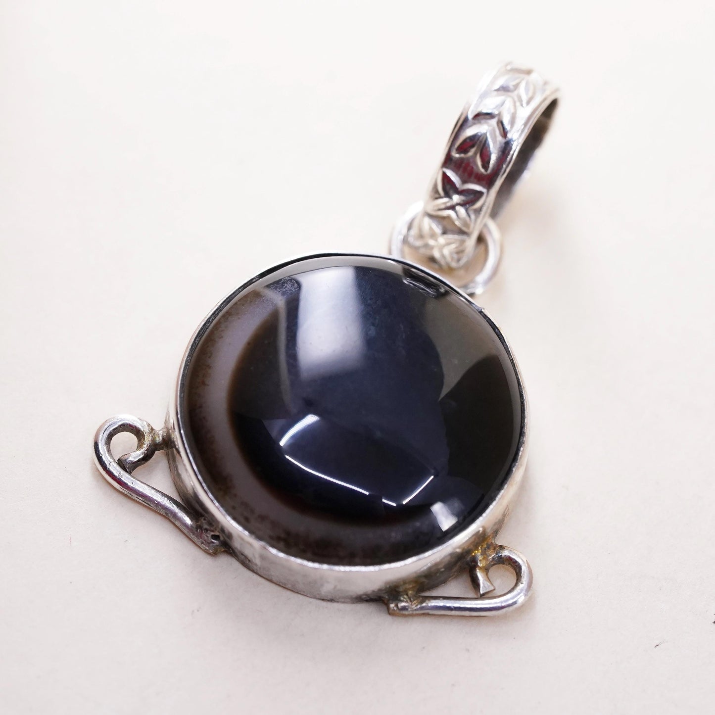 vintage handmade sterling silver pendant, Mexican 925 circle with agate