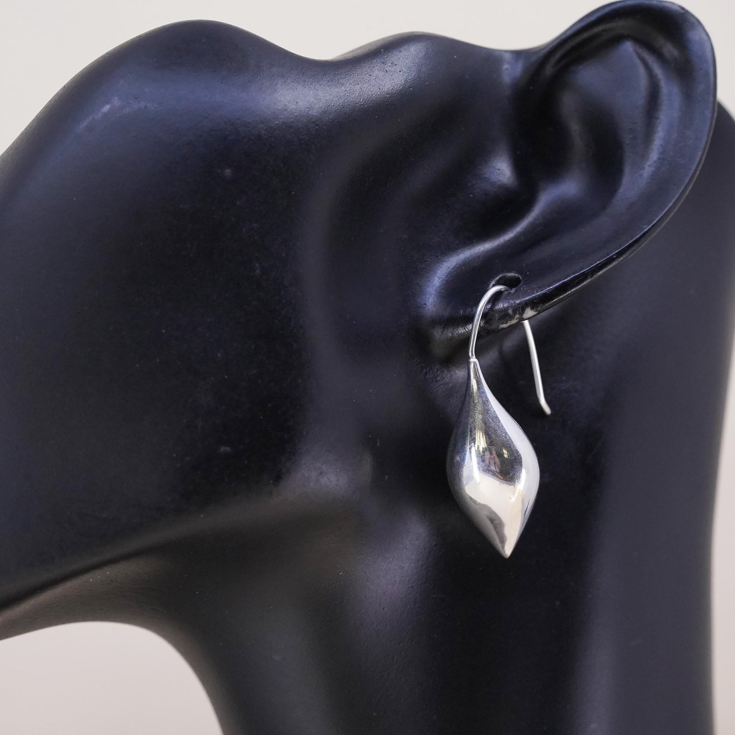 MICHAEL DAWKINS 925 Silver Vintage Shiny Rain Drop Dangle single earring EG9281