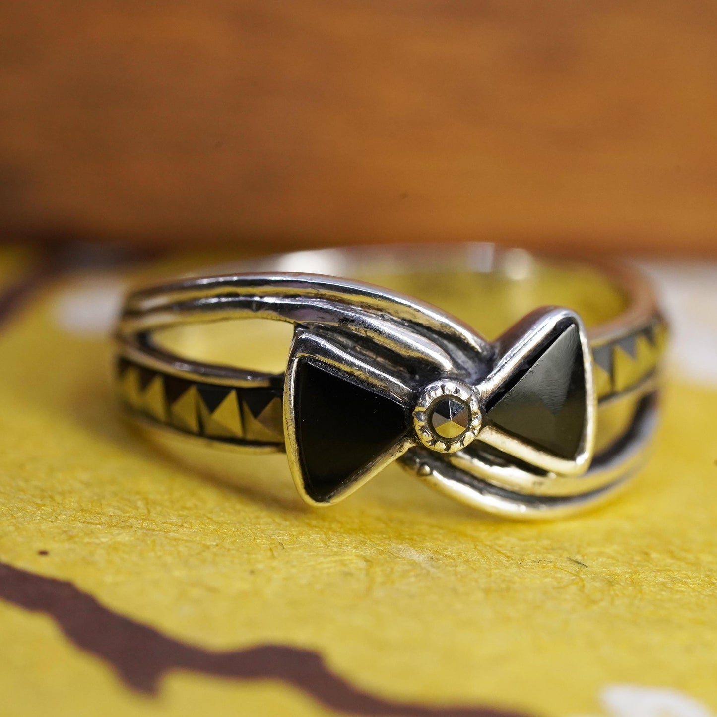 Size 7, vintage Sterling 925 silver handmade ribbon bow tie ring with oval onyx
