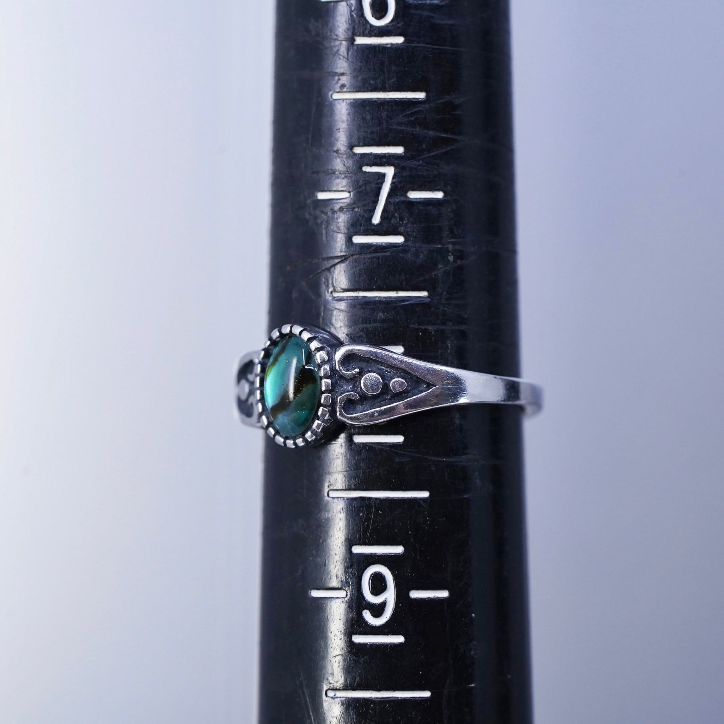 Size 8, southwestern vintage 925 silver handmade ring with abalone