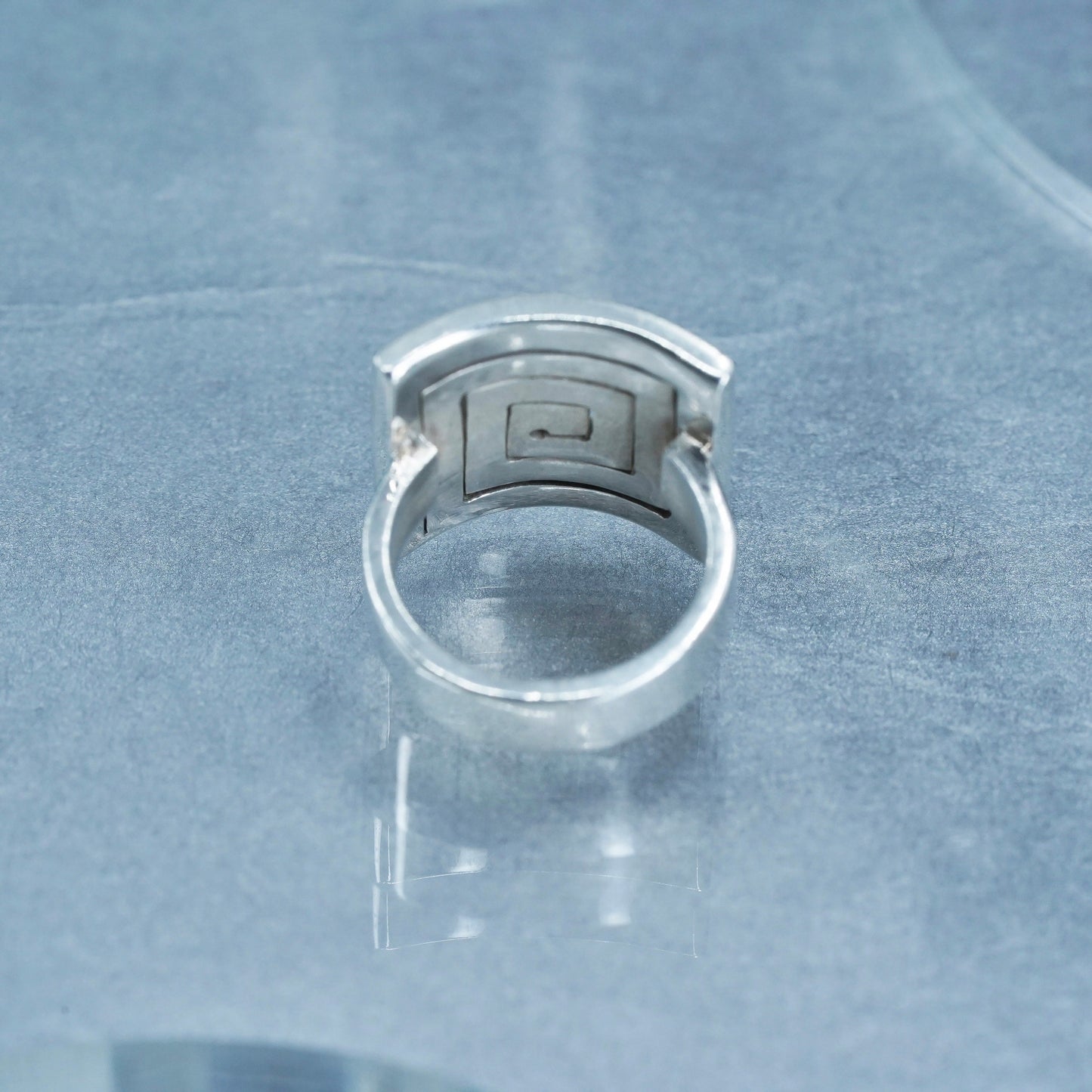 Size 6.5, vintage Mexican Sterling 925 silver ring, modern sprial square band