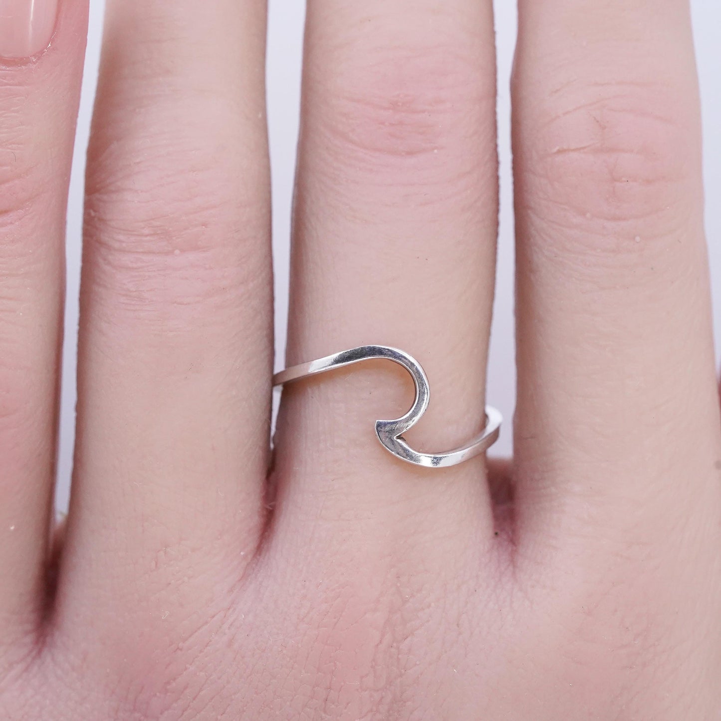 Size 7.75, vintage southwestern Sterling 925 silver thin ring, wavy wave band