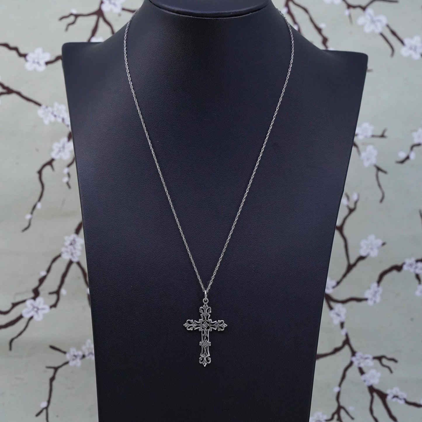18” sterling silver circle link chain with filigree cross pendant, necklace