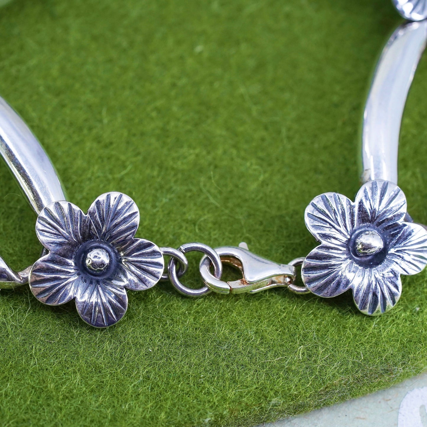 6.75”, Vintage sterling silver tennis bracelet, textured 925 chain with flower