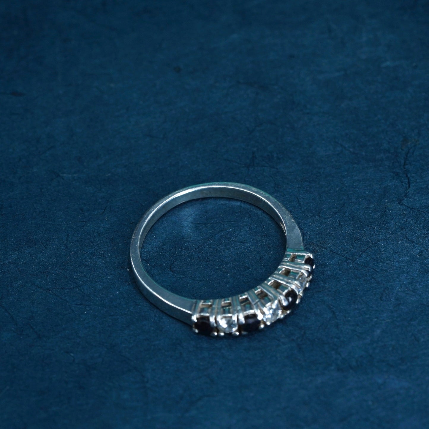 Size 8, vintage Sterling 925 silver handmade stackable band ring with sapphire