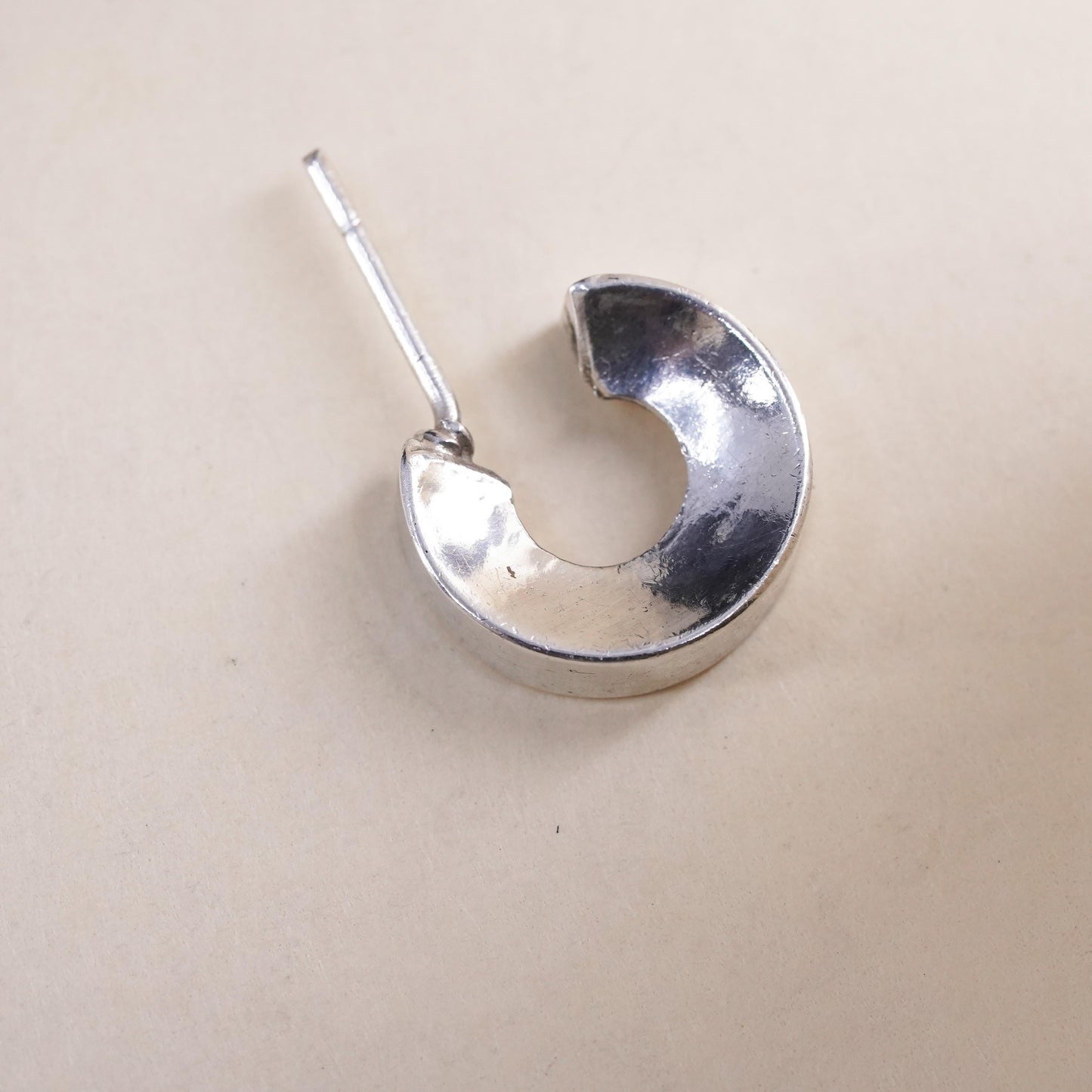 Vintage Mexican handmade single 1 earring. Sterling 925 silver huggie stud