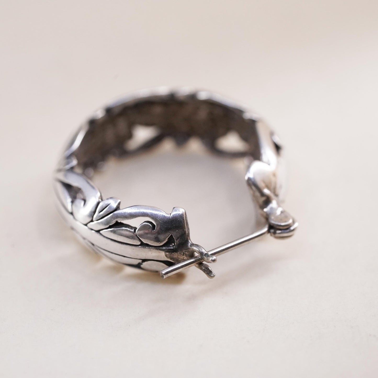 0.75”, Vintage Jezlaine sterling silver loop single earring, filigree hoop