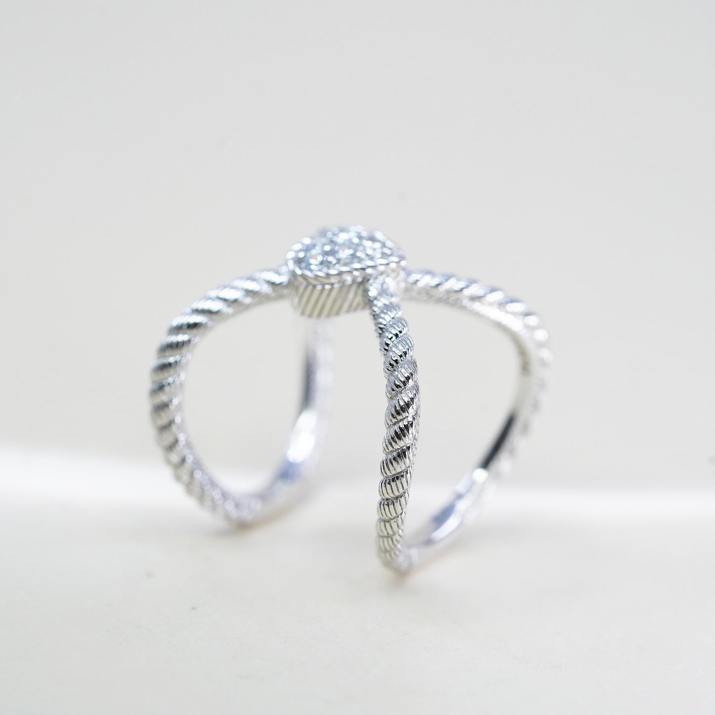 Size 6, VTG Judith Ripka sterling silver Crisscross cable ring, X ring cz heart