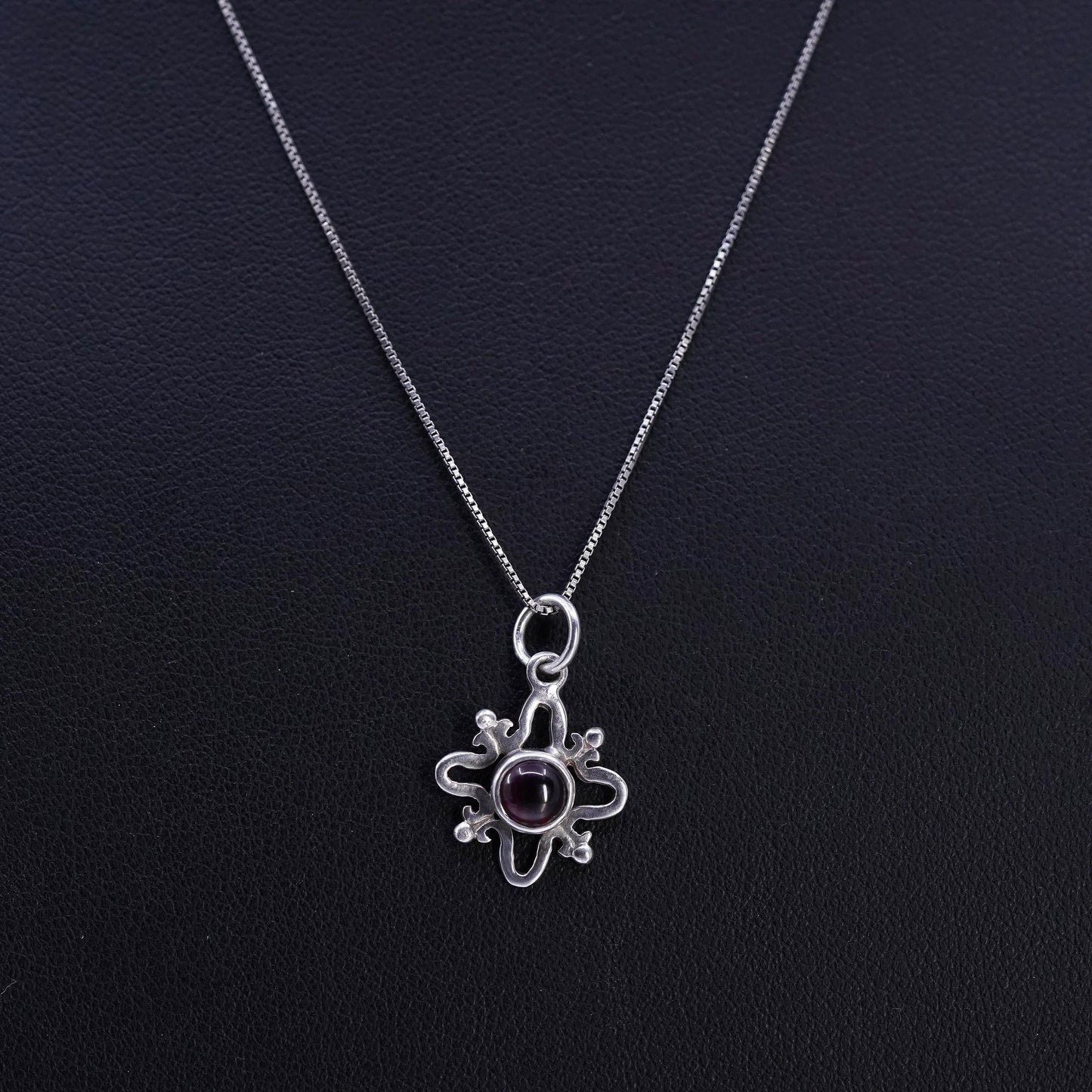 18", Vintage sterling 925 Silver box chain necklace with garnet pendant