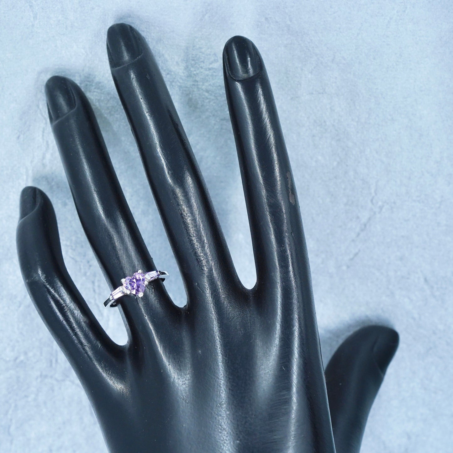 Size 6, vintage Sterling 925 silver ring, heart amethyst band