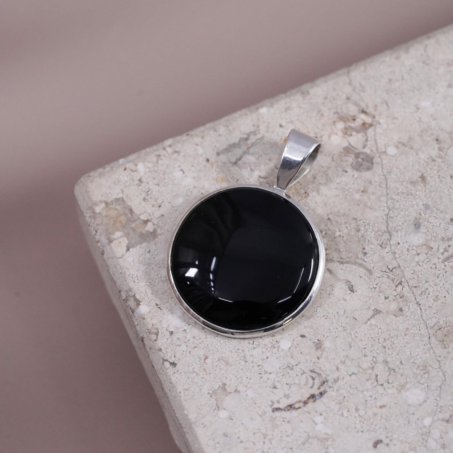 Vintage Sterling 925 silver handmade circle pendant with onyx inlay
