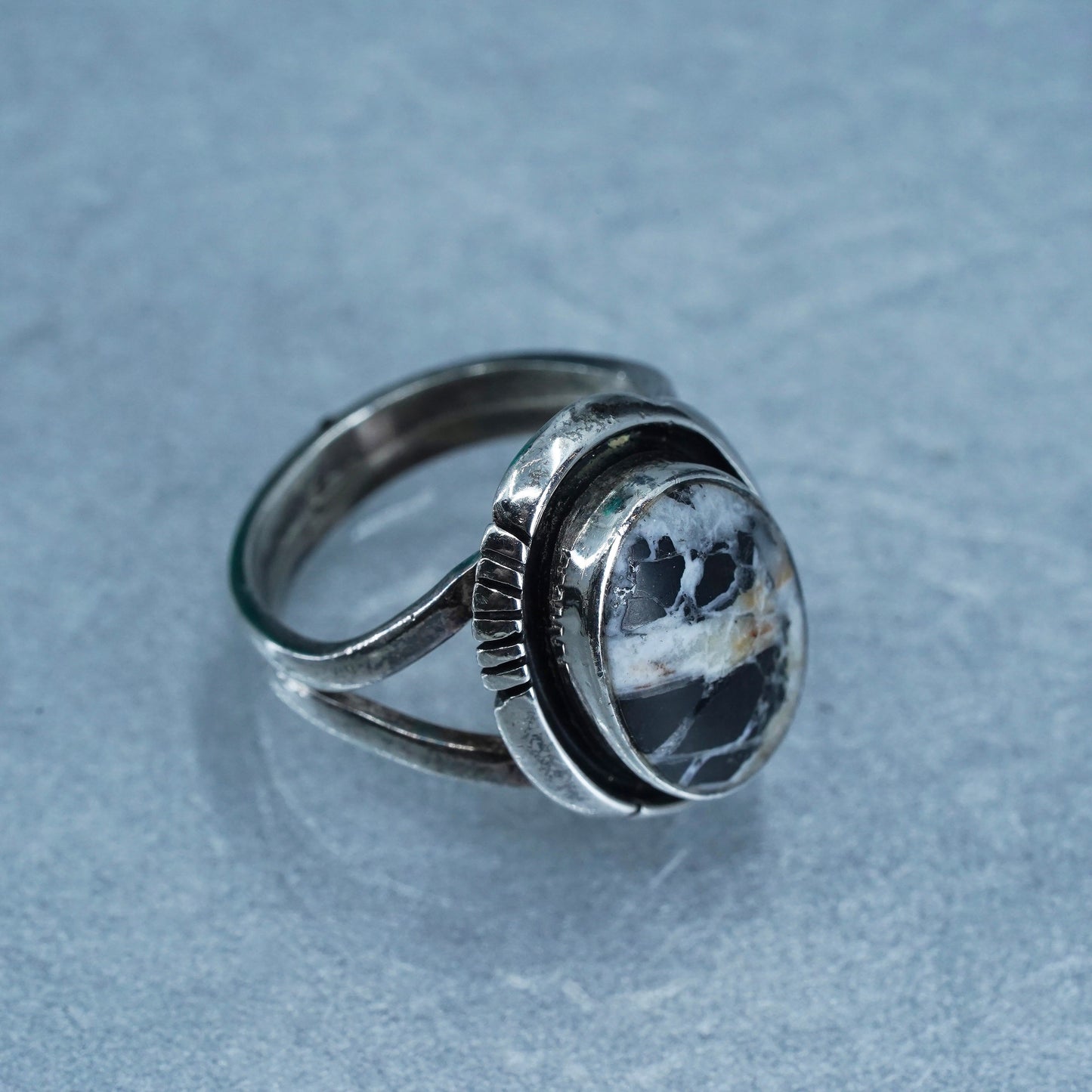 Size 6, Native American Melvin Thompson Sterling 925 silver ring zebra marble
