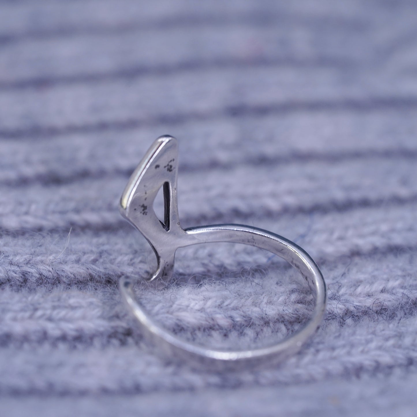 Size 7, Native American sterling silver handmade ring, 925 wavy band turquoise