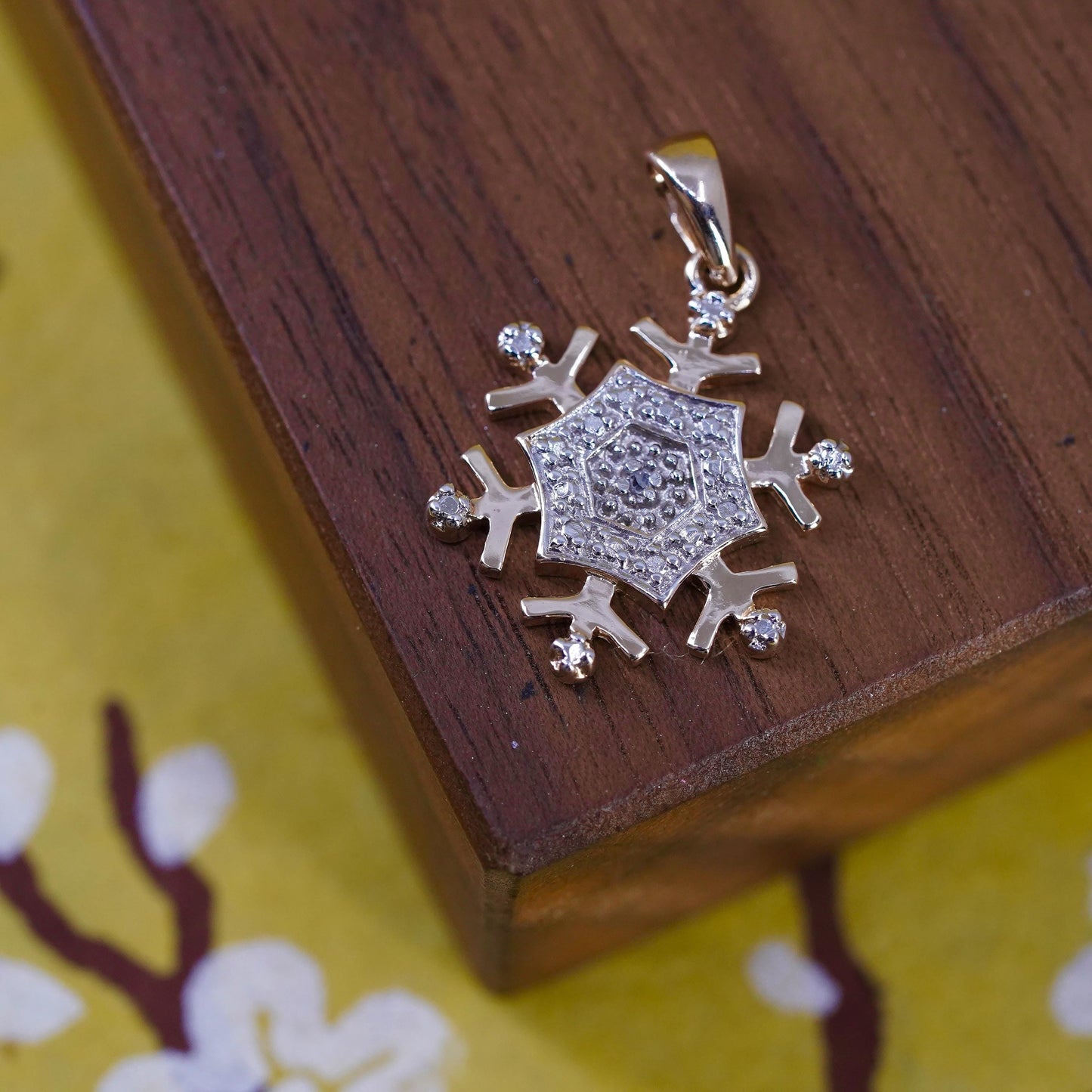 Vintage gold plated sterling 925 silver snowflake charm pendant with diamond