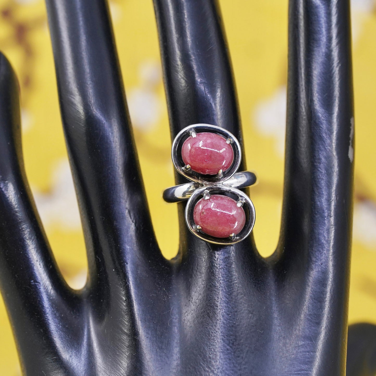 Size 6.5. vintage Sterling 925 silver handmade ring with oval Indian ruby