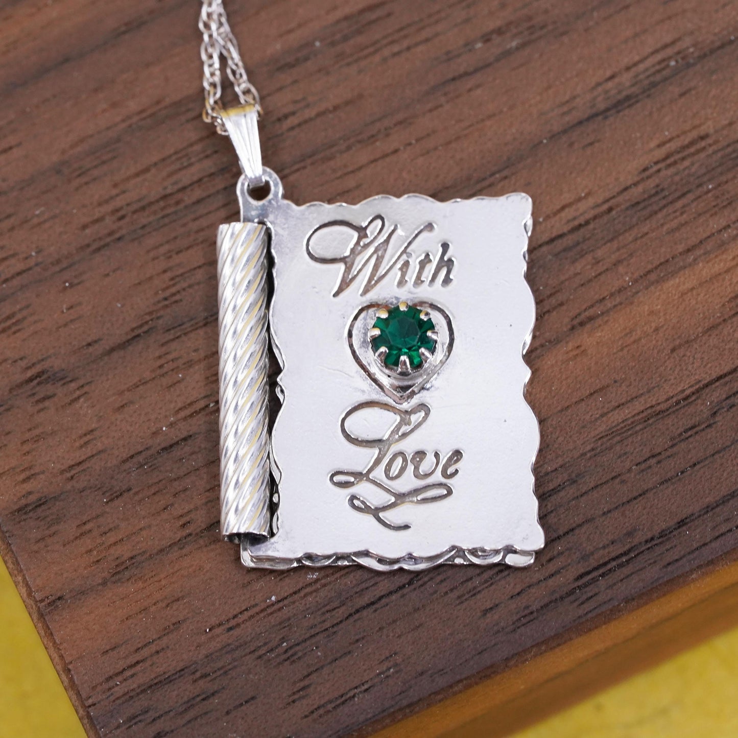 20”, Vintage sterling silver 925 Singapore rope necklace book charm emerald