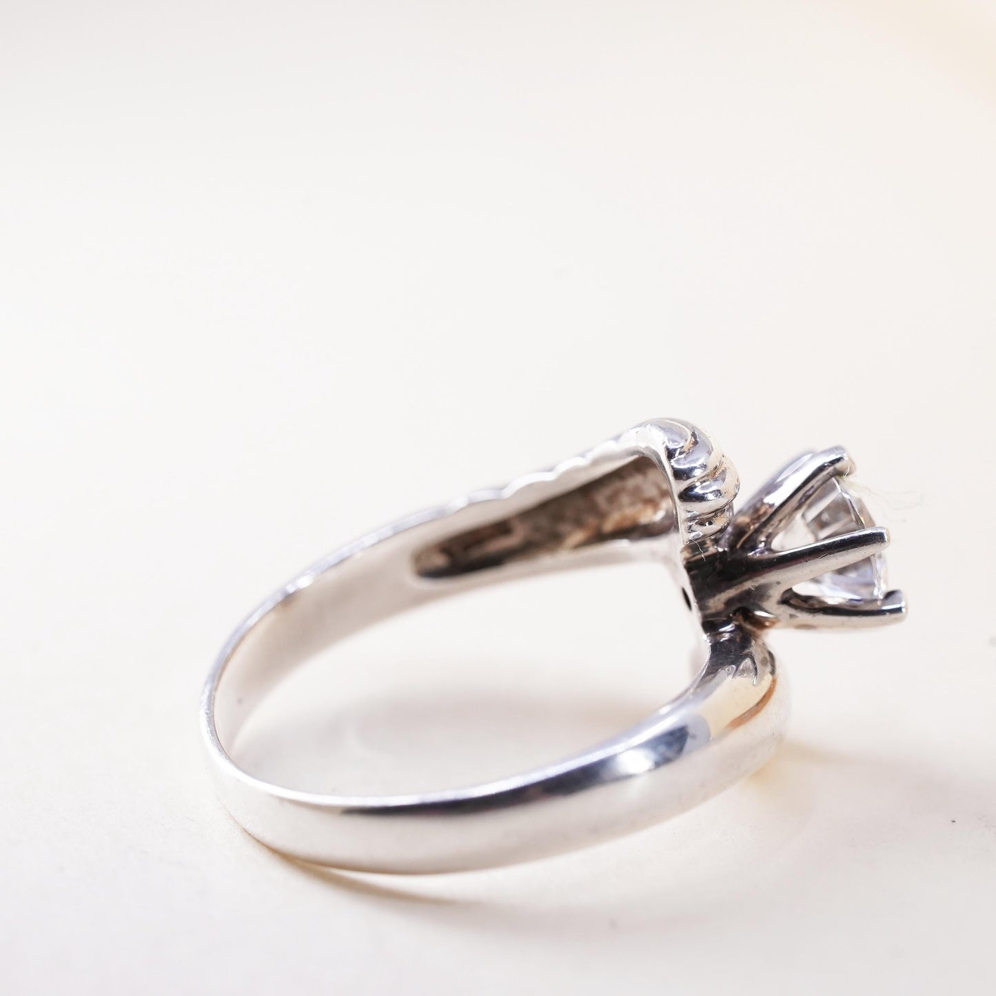 Size 9.75, Vintage Sterling 925 silver ring with round cut CZ cluster details