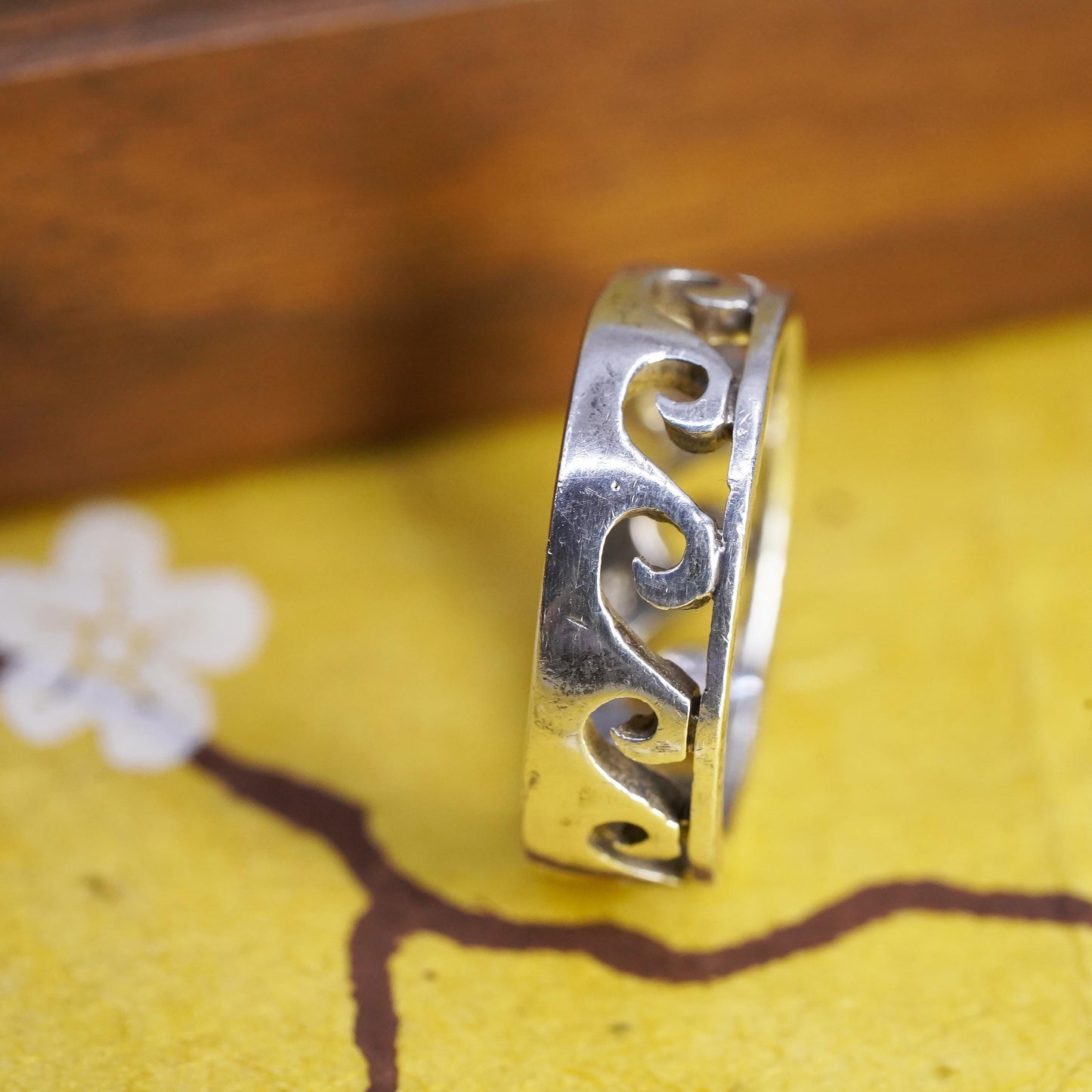 Size 8, vintage southwestern Sterling silver ring, 925 wavy wave cutout band