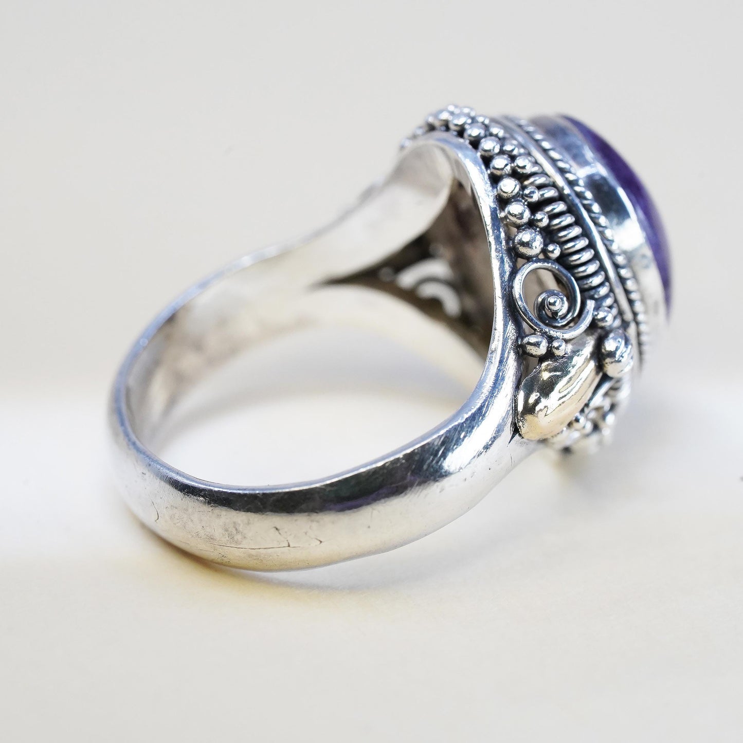 Size 7, VTG 925 Sterling silver ring with 14K Gold leaf, oval amethyst cable