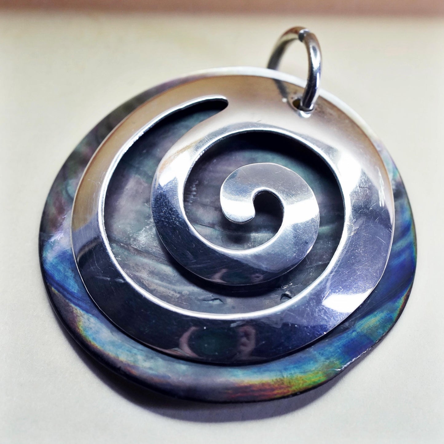 Vintage sterling 925 silver handmade circle spiral pendant with abalone