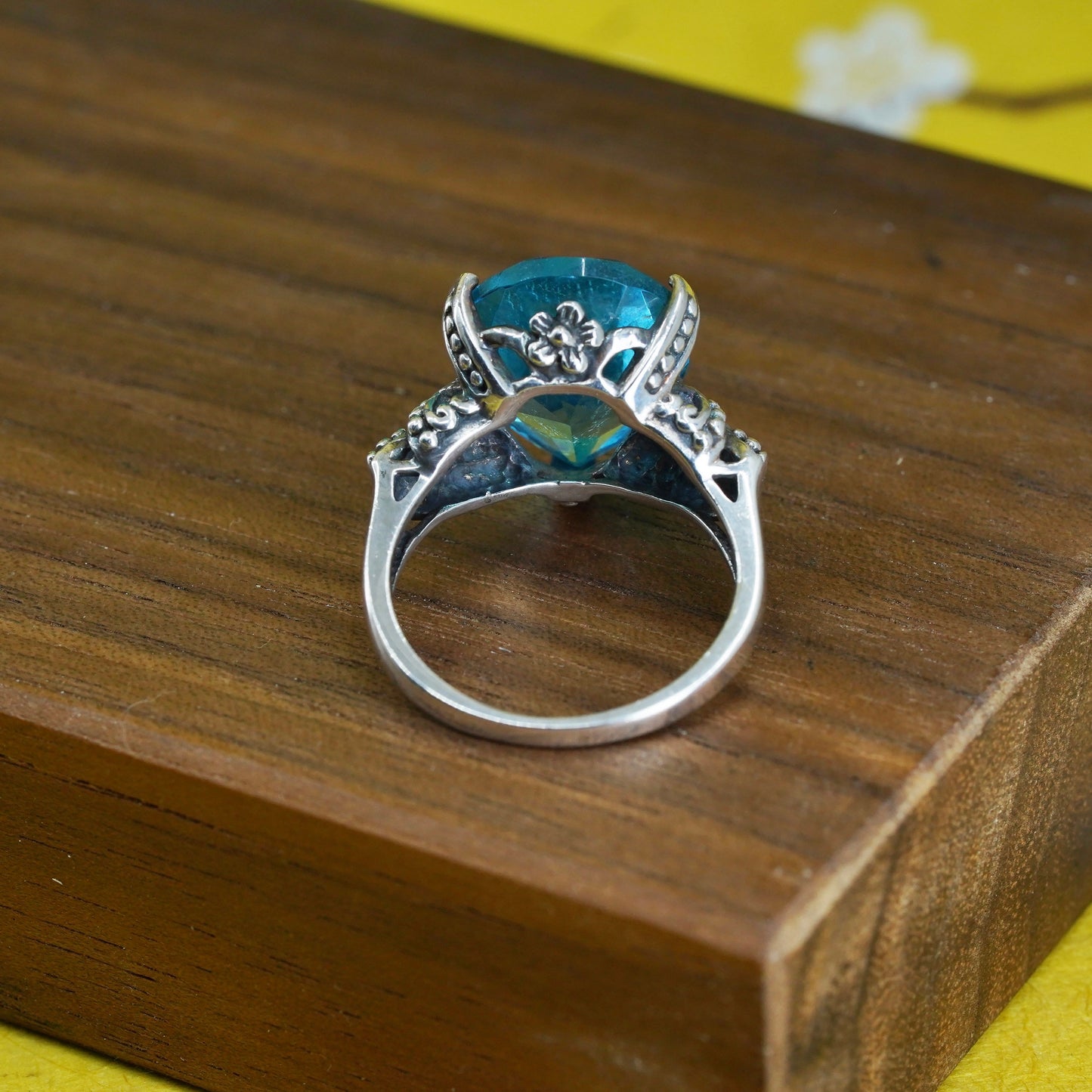 Size 7, vintage Sterling 925 silver statement ring with teardrop blue topaz