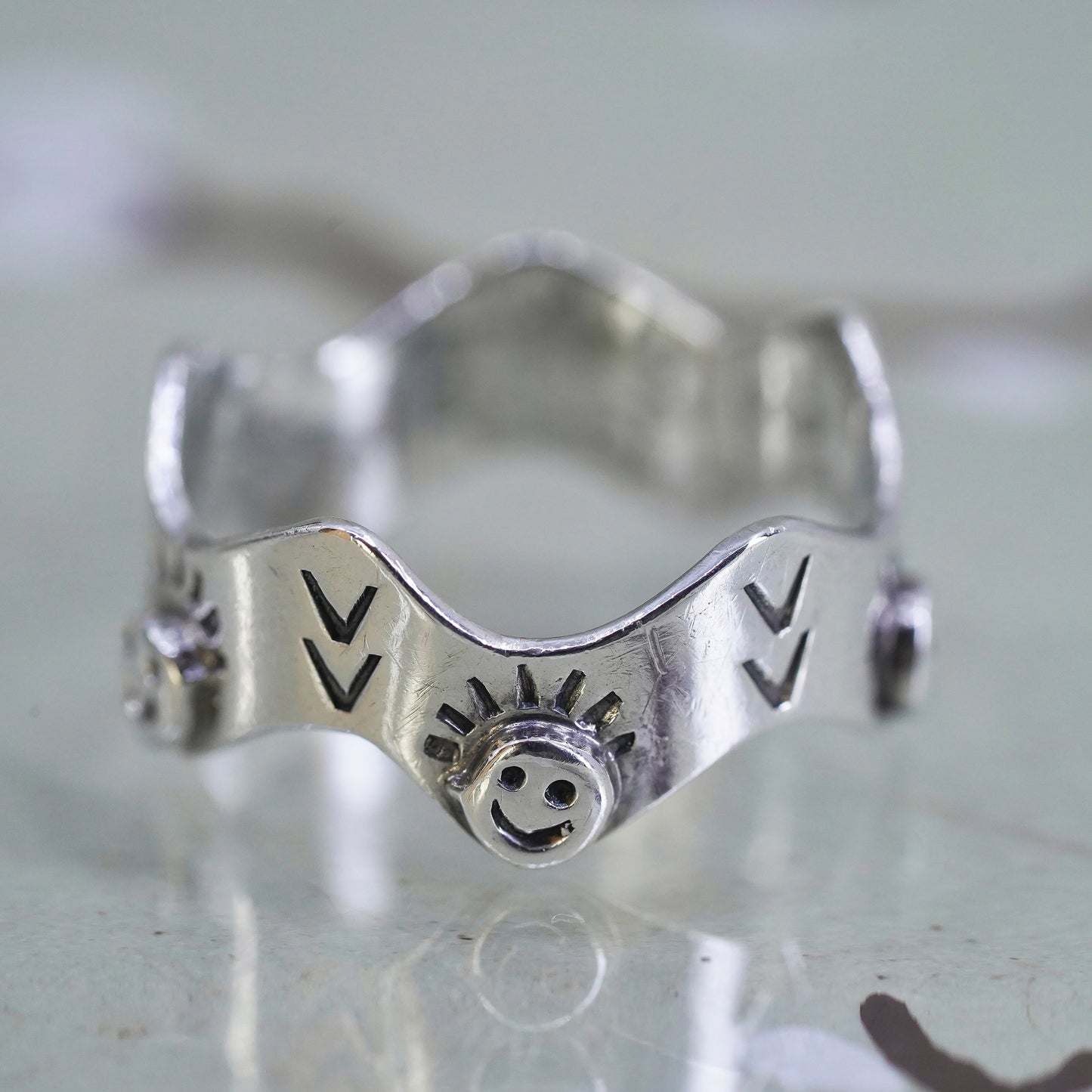 Size 6.75, veg sterling silver handmade ring, 925 wavy band with smiley face